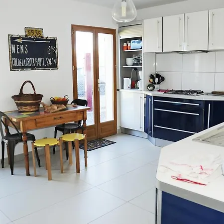 בית כפרי La Bayloune Lavars